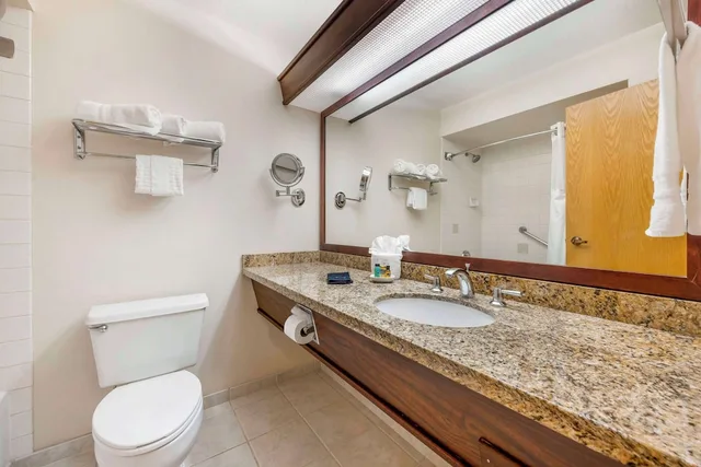 غرفة قياسية كبيرة بسرير كينج، Best Western Plus Mill Creek Inn 5/7