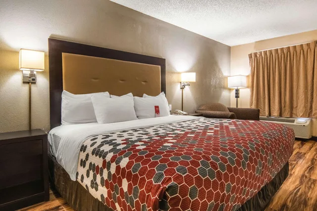 غرفة بسرير كينج لذوي الإعاقة، Econo Lodge Hillsboro I-35 4/6
