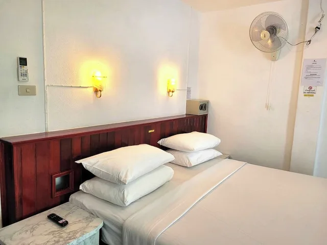 Deluxe, King Bed, No Window, Balcony، Rabbit Mansion 2/10