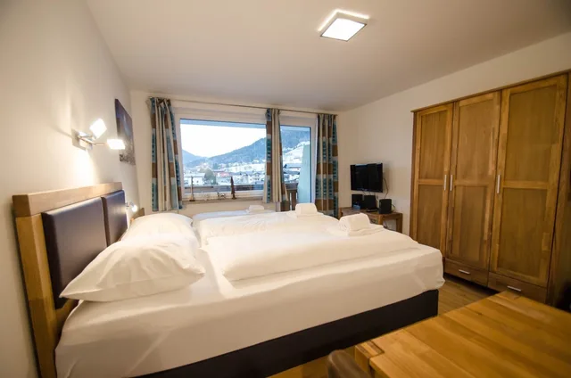 Studio, 1 Double and 1 Single Bed, Mountain View, Deluxe Studio TOP 23 1/5