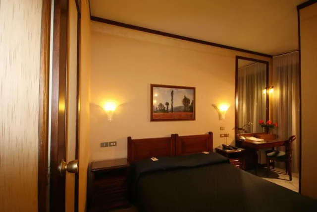 غرفة اقتصادية بسرير كوين، Hotel Italia 2/2