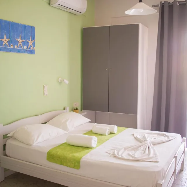 غرفة ثلاثية، Nereides Hotel 4/10