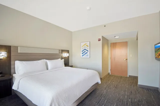 غرفة قياسية بسرير كينج لذوي الإعاقة، Holiday Inn Express Boone 1/1