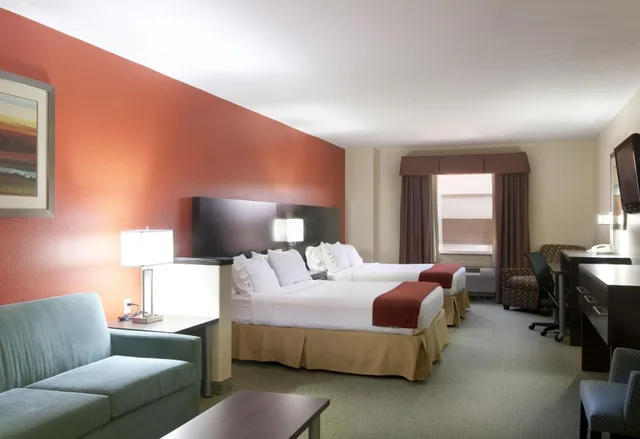 Standard, Multiple Beds، Holiday Inn Express Hotel Suites Brownsville 2/3