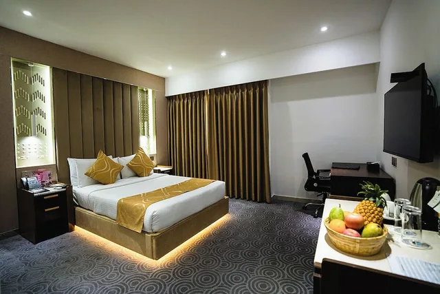 Deluxe King Room, Unique Regency Hotel Dhaka 5/12