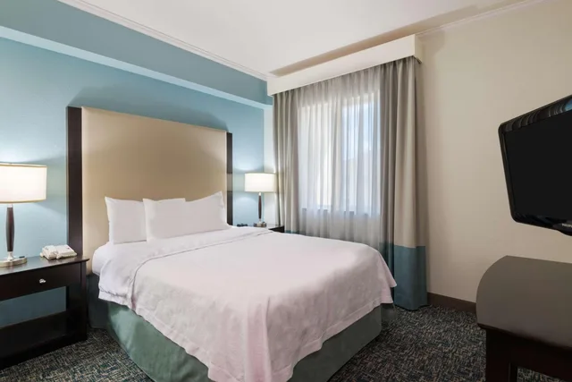جناح بسرير كوين مع أريكة لذوي الإعاقة، Homewood Suites by Hilton Bonita Springs Naples North 3/9