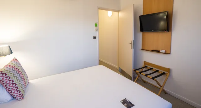 غرفة قياسية بسرير مزدوج في الطابق العلوي، Hotel Campanile Montesson Le Vesinet 7/10