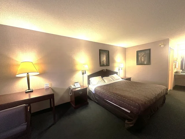 غرفة بسرير كينج للمدخنين، OYO Hotel East Macon I-75 8/10