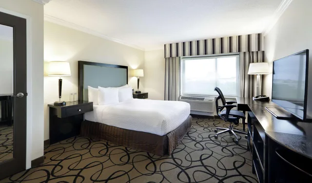 غرفة بسرير كوين لذوي الإعاقة، The Verve Hotel Boston Natick, Tapestry Collection by Hilton 1/3