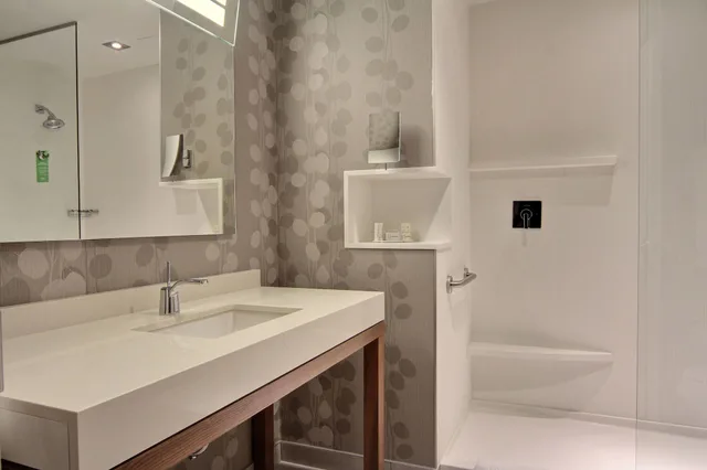 غرفة سوبيريور بسرير كينج مع أريكة، Courtyard Quebec City 5/8