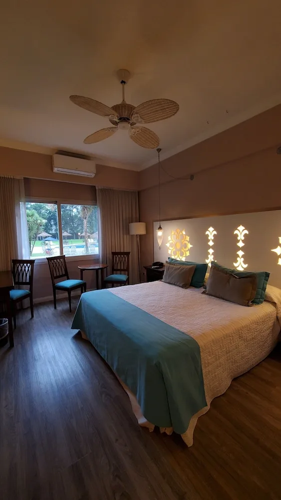 Standard, King Bed, Howard Johnson By Wyndham Resort Pilar 3/6