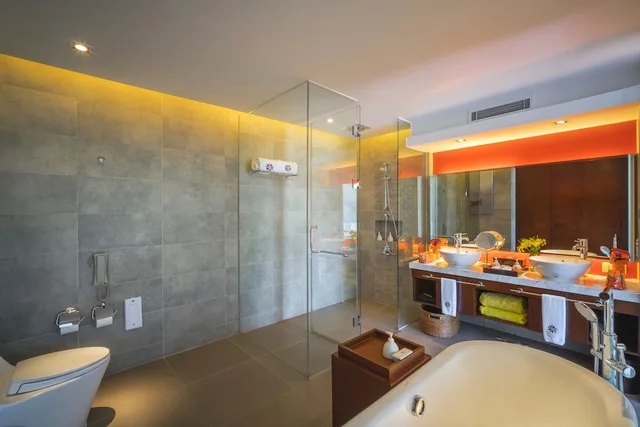 1 Bedroom, Suite, King Bed, Beach Front، Angsana Lang Co 2/4
