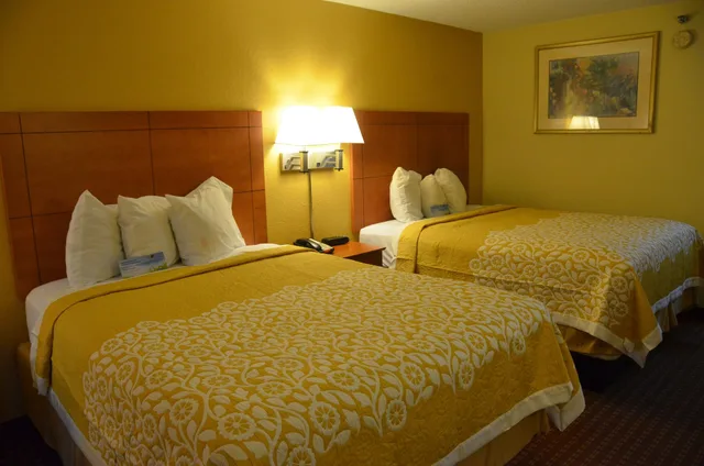 غرفة بسريرين كوين، Days Inn by Wyndham Nashville Airport 1/5
