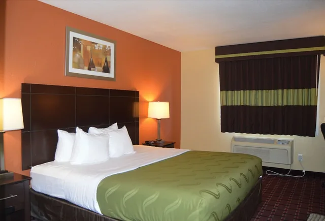 غرفة بسرير كينج لذوي الإعاقة، Quality Inn O'Fallon IL - St. Louis 10/10