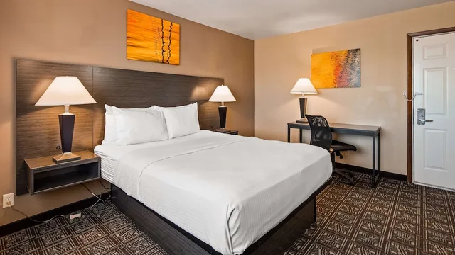 Suite, 3 Queen Beds, Best Western Rambler 3/4