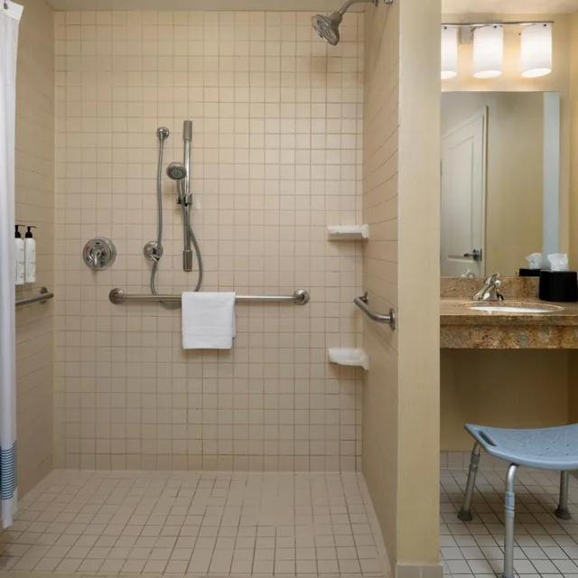 جناح بسرير كوين بغرفة نوم واحدة مع أريكة، Towneplace Suites By Marriott Ann Arbor 6/8