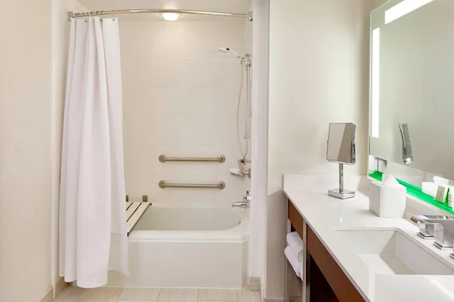 غرفة كلوب بسرير كينج، Renaissance Nashville Hotel 4/6