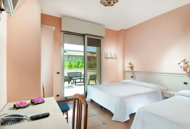 Relax, Triple, 1 Double and 1 Single Bed، Hotel Le Querce 1/8
