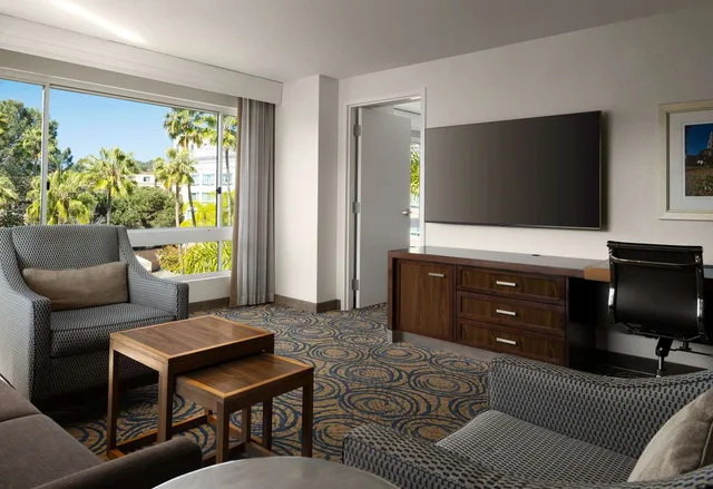جناح بسرير كينج بغرفة نوم واحدة، Doubletree By Hilton Hotel San Diego Del Mar 2/3