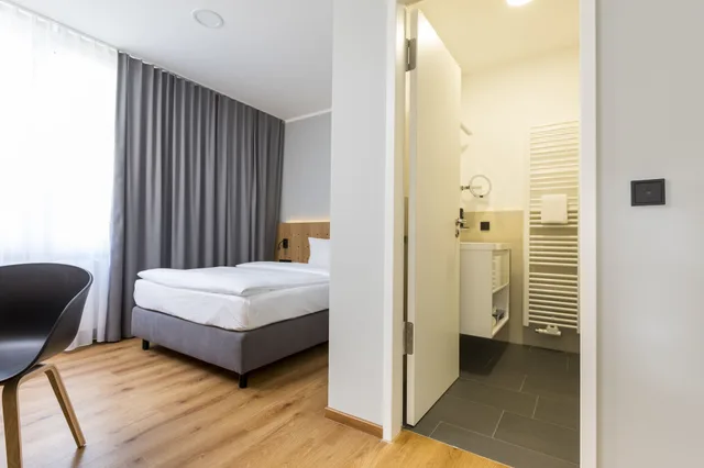 French, Double Bed، Mk Hotel Eschborn 3/4
