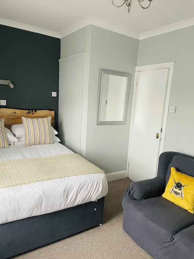 Sunrise, Triple, 1 Double and 1 Single Bed، Arosfa Harbourside Guest House 1/2