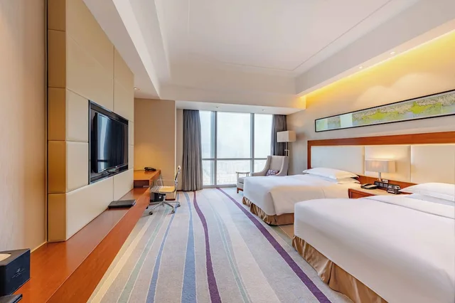 غرفة قياسية بسريرين مزدوجين بإطلالة على المدينة مع دخول صالة النادي، CROWNE PLAZA WUXI TAIHU 2/3