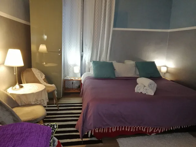 غرفة بسرير كوين بحمام خاص، Roman Holidays Hostel 5/6