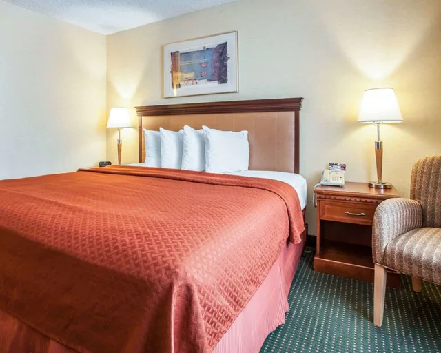غرفة قياسية بسرير كينج، Quality Inn SeaTac Airport Seattle 5/6