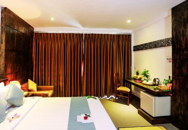 غرفة ديلوكس بسرير كينج بإطلالة على المدينة بشرفة، Ladear Priviledge Rooms 4/10