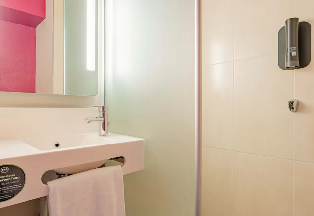 غرفة قياسية بسرير مزدوج، B&B HOTEL Lens Musée du Louvre 2/2