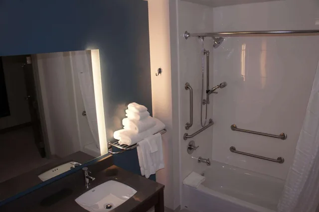 غرفة ديلوكس بسرير كوين لذوي الإعاقة، La Quinta Inn & Suites by Wyndham Littleton 3/4
