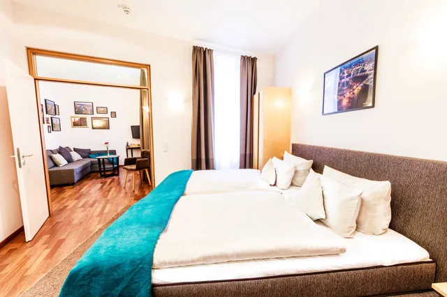 جناح بسرير كينج بغرفة نوم واحدة مع أريكة، Hotel Kaiserhof 1/10