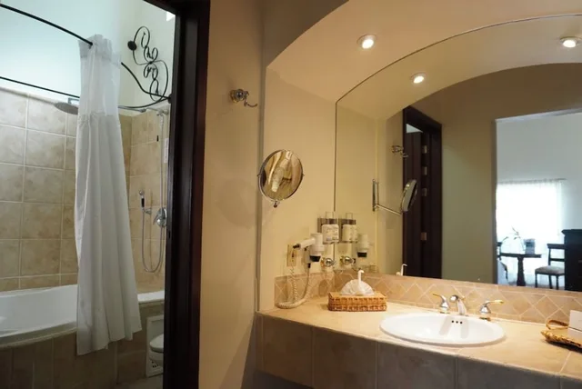 جناح شهر العسل بسرير كينج بحوض جاكوزي، Hacienda Los Laureles 10/10