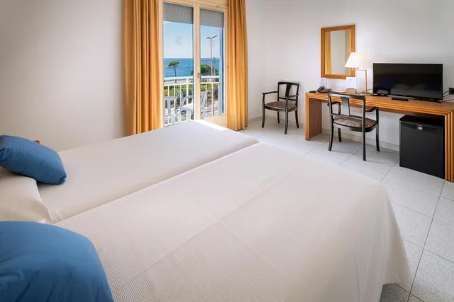 غرفة بسرير مزدوج بإطلالة على البحر، Sorrabona Hotel 3/8