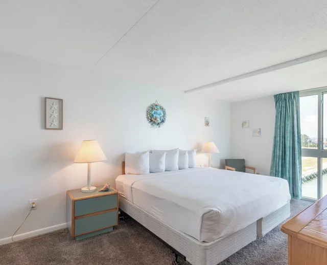 2 Bedrooms, Condo, Standard, 2 Double Beds, King Bed, Bay View, Sofa, Balcony، Bay Club Resort 3/10