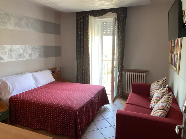 Comfort, Double Bed, Lateral Side Lake View, Balcony, Villa Rosa 2/8