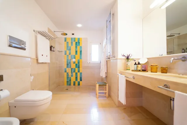 غرفة بسرير كينج بشرفة، La Foresteria Planeta Estate 7/9