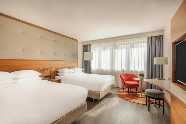 غرفة سوبيريور بسريرين مزدوجين بإطلالة على المتنزه، Vienna Marriott Hotel 2/10