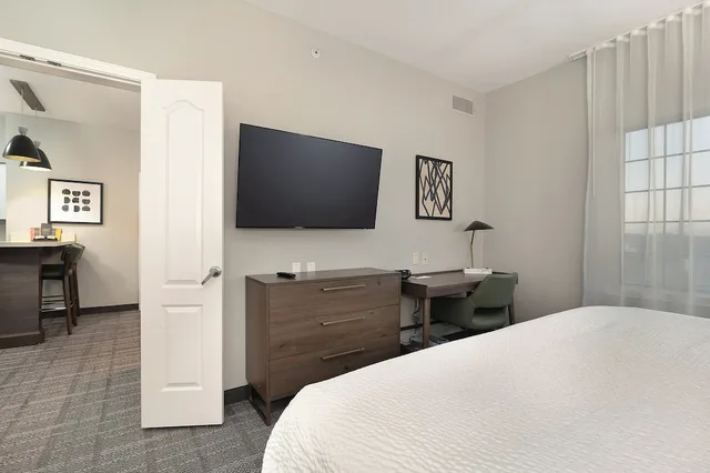 جناح بسرير كينج وسريرين مزدوجين بغرفتي نوم بمطبخ، Staybridge Suites Longview 2/6