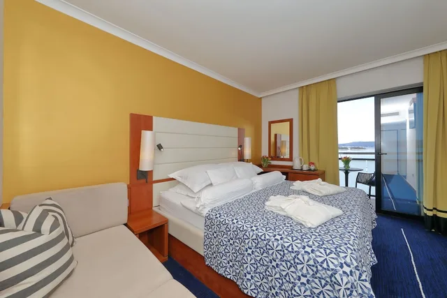 غرفة كلوب بريميوم بسرير مزدوج بإطلالة على البحر بشرفة، Ilirija Hotel 3/10