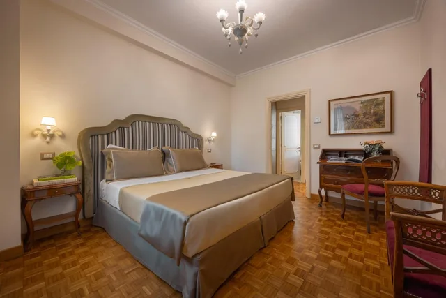 غرفة ديلوكس بسرير مزدوج أو سريرين منفصلين بإطلالة، Forum Hotel Rome 10/10