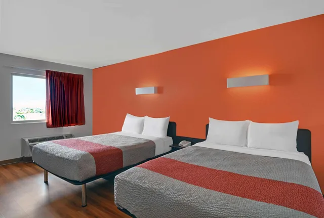 غرفة بسريرين كوين، Motel6 Cutler Bay, FL - Miami 1/3