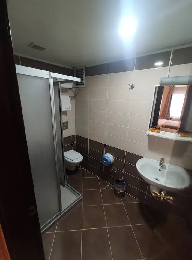 غرفة متصلة بسرير مزدوج وسريرين منفصلين، Hotel Akyildiz 4/4