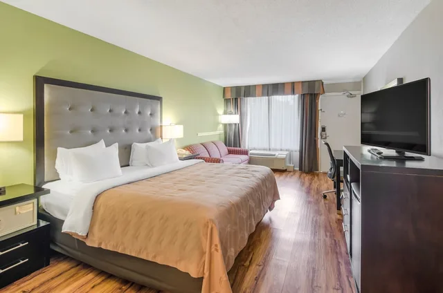 غرفة قياسية بسرير كينج، Quality Inn Roanoke Airport 1/4