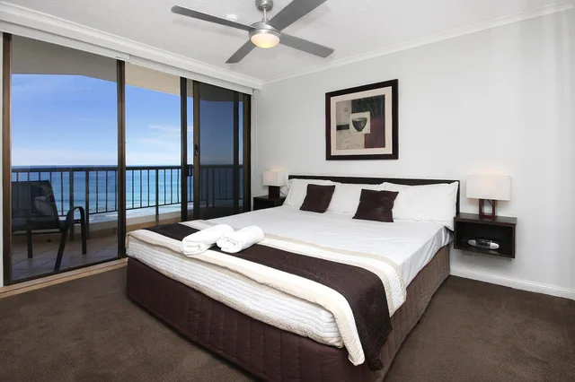 2 Bedrooms, Queen and Twin Beds, Ocean Front، SPINDRIFT ON THE BEACH 1/5