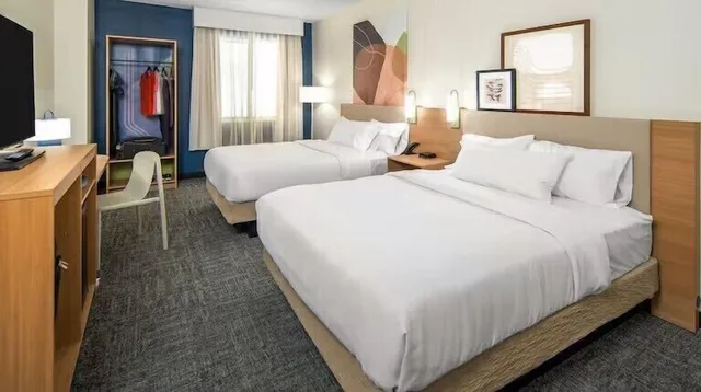 غرفة بسرير كوين لذوي الإعاقة، Spark by Hilton Norfolk 1/5