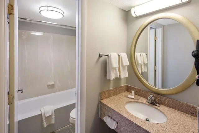 غرفة قياسية بسريرين كوين، Clarion Pointe Indianapolis Northeast 5/5