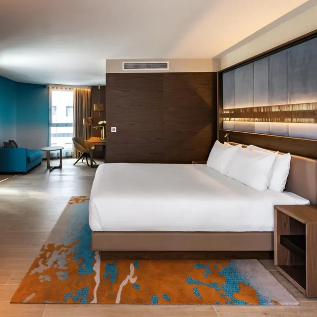 Regency, Suite, King Bed, Balcony، Hyatt Regency Malta 3/7