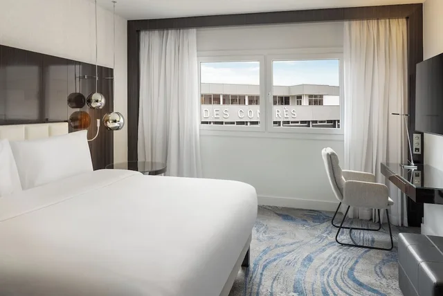 غرفة ديلوكس بسرير كينج، Le Meridien Paris Arc De Triomphe 1/5