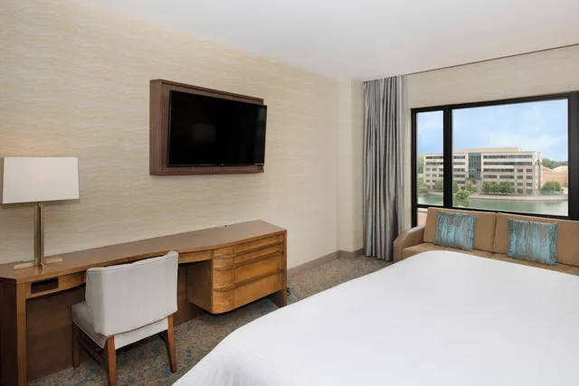 غرفة بريميوم بسرير كينج، The Westin Huntsville 6/10